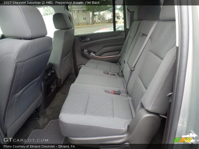 Pepperdust Metallic / Jet Black 2017 Chevrolet Suburban LS 4WD