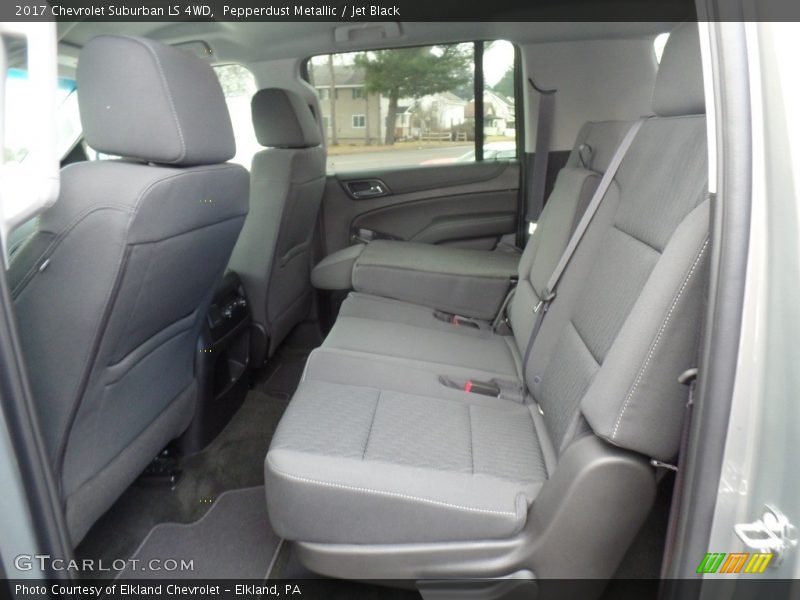 Pepperdust Metallic / Jet Black 2017 Chevrolet Suburban LS 4WD