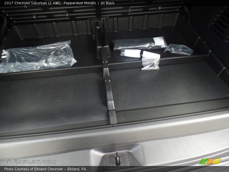 Pepperdust Metallic / Jet Black 2017 Chevrolet Suburban LS 4WD