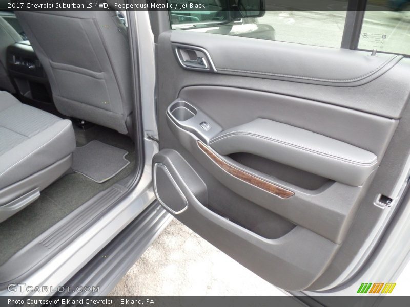 Pepperdust Metallic / Jet Black 2017 Chevrolet Suburban LS 4WD