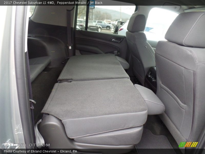 Pepperdust Metallic / Jet Black 2017 Chevrolet Suburban LS 4WD