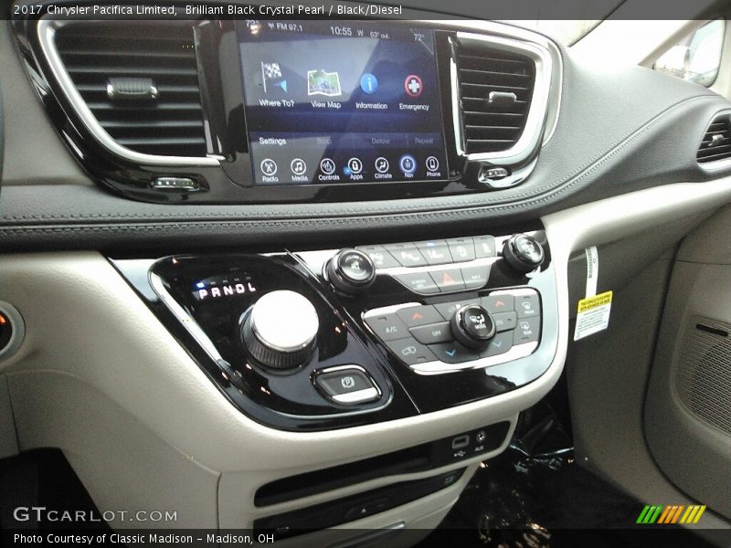 Brilliant Black Crystal Pearl / Black/Diesel 2017 Chrysler Pacifica Limited