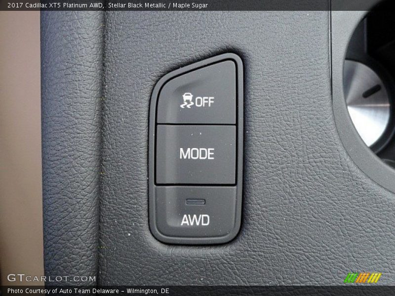 Controls of 2017 XT5 Platinum AWD