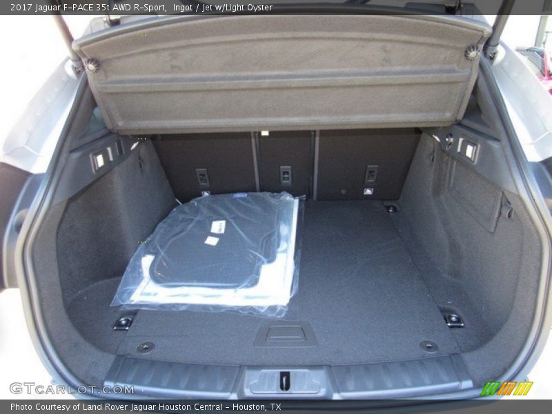  2017 F-PACE 35t AWD R-Sport Trunk