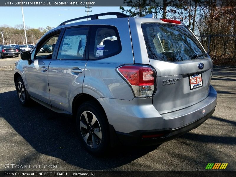 Ice Silver Metallic / Black 2017 Subaru Forester 2.5i