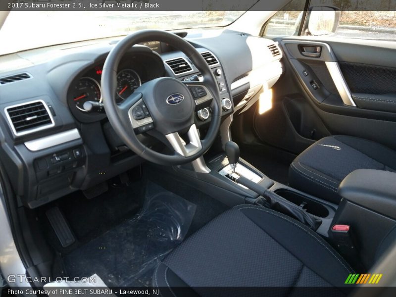 Ice Silver Metallic / Black 2017 Subaru Forester 2.5i