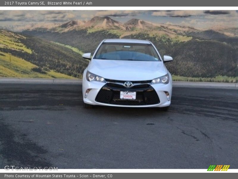 Blizzard White Pearl / Ash 2017 Toyota Camry SE