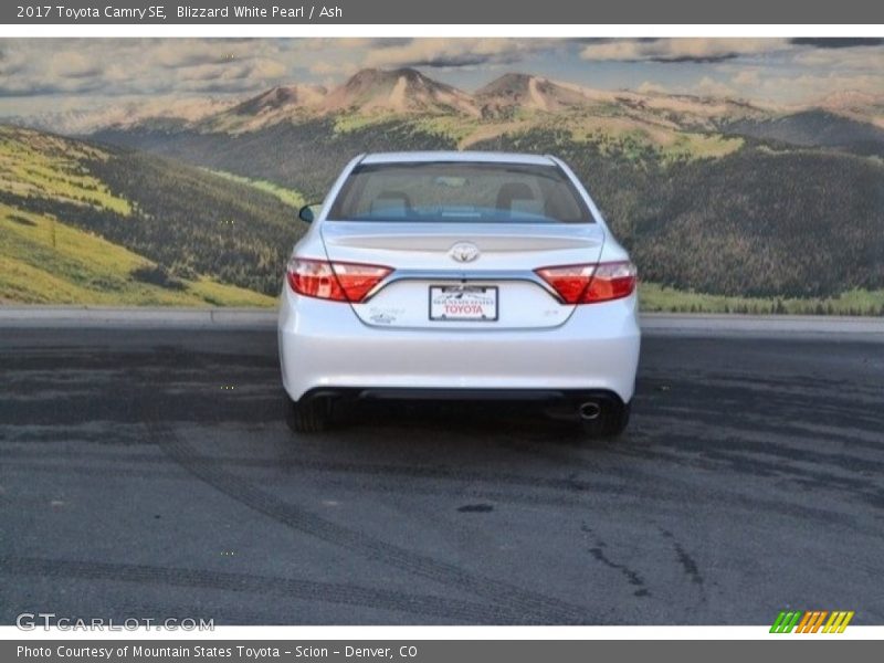 Blizzard White Pearl / Ash 2017 Toyota Camry SE