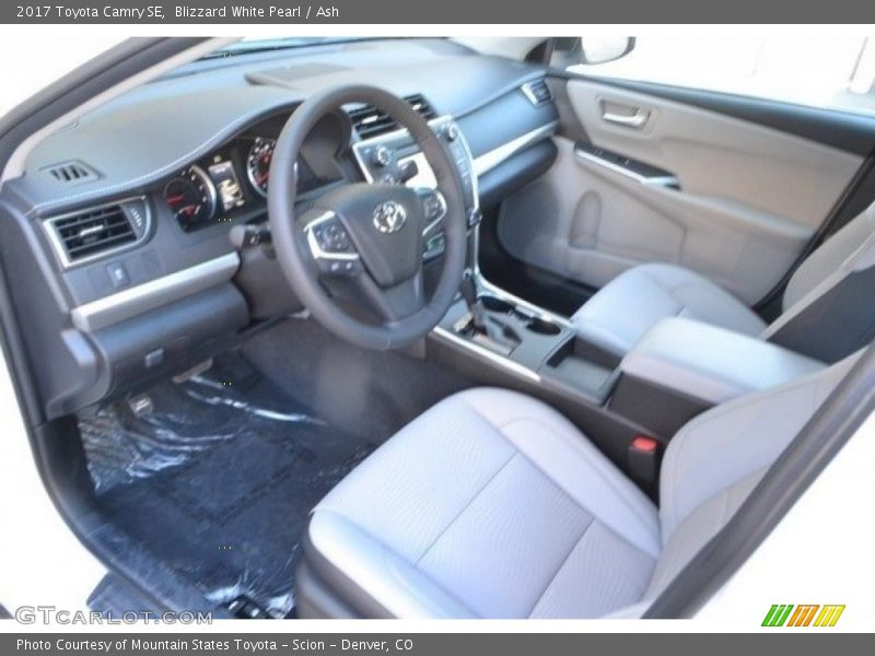 Blizzard White Pearl / Ash 2017 Toyota Camry SE