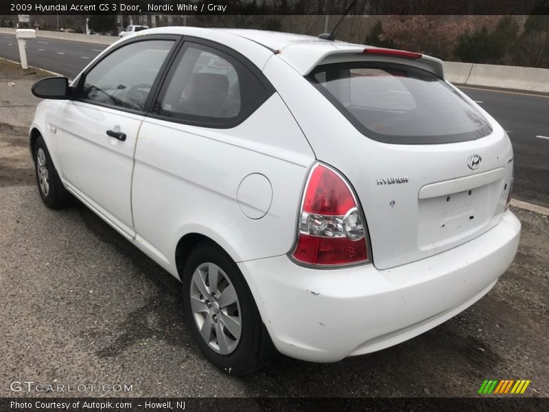 Nordic White / Gray 2009 Hyundai Accent GS 3 Door