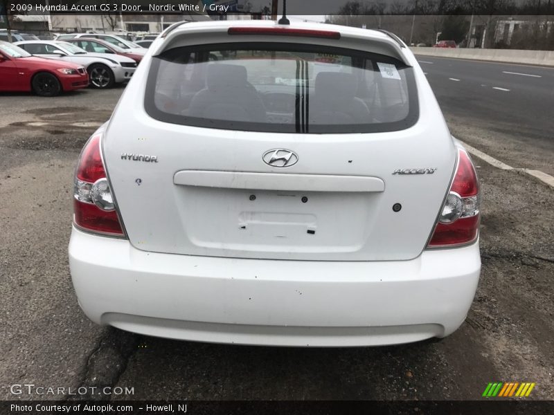Nordic White / Gray 2009 Hyundai Accent GS 3 Door