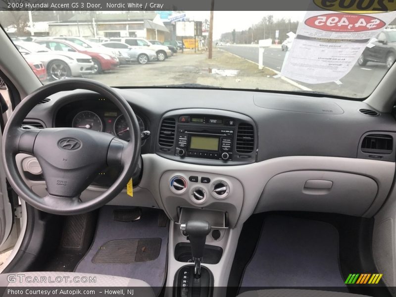 Nordic White / Gray 2009 Hyundai Accent GS 3 Door