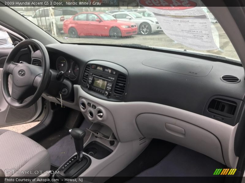 Nordic White / Gray 2009 Hyundai Accent GS 3 Door