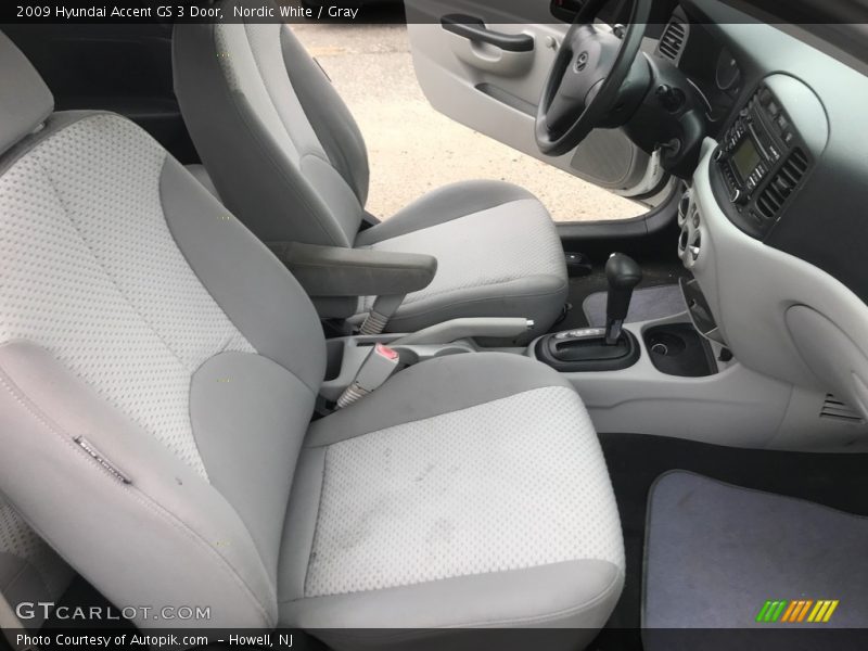 Nordic White / Gray 2009 Hyundai Accent GS 3 Door