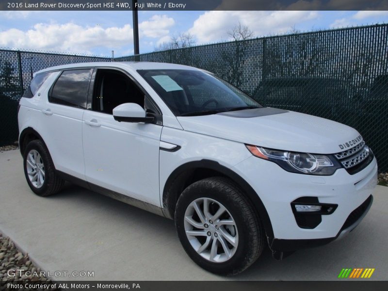 Front 3/4 View of 2016 Discovery Sport HSE 4WD
