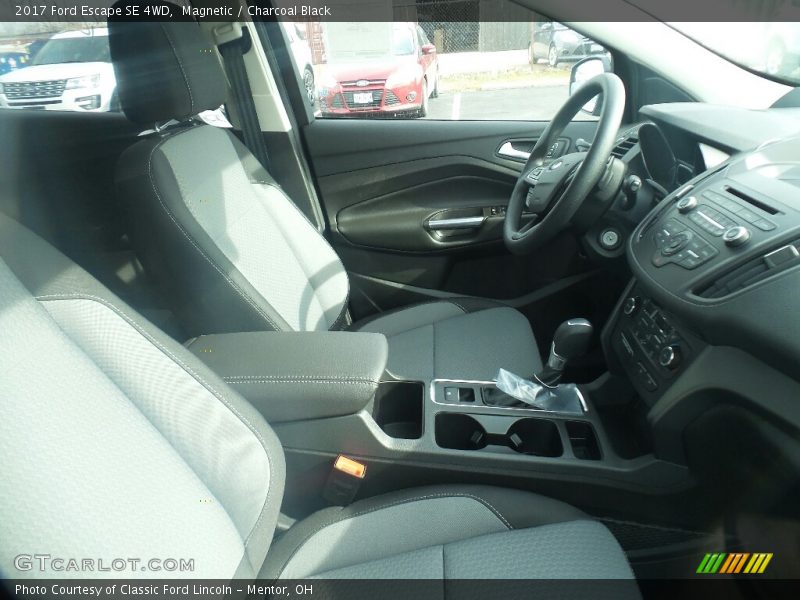 Magnetic / Charcoal Black 2017 Ford Escape SE 4WD