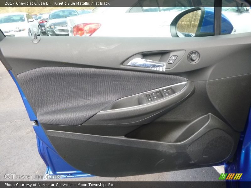 Kinetic Blue Metallic / Jet Black 2017 Chevrolet Cruze LT