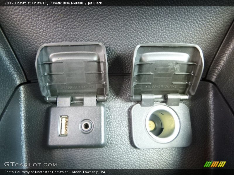 Kinetic Blue Metallic / Jet Black 2017 Chevrolet Cruze LT