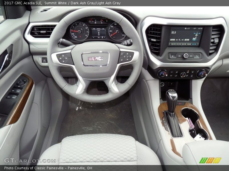 Dashboard of 2017 Acadia SLE