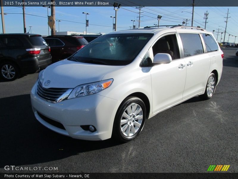 Front 3/4 View of 2015 Sienna XLE AWD