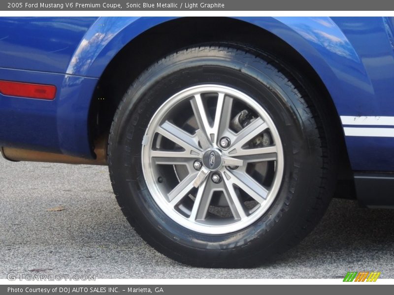 Sonic Blue Metallic / Light Graphite 2005 Ford Mustang V6 Premium Coupe