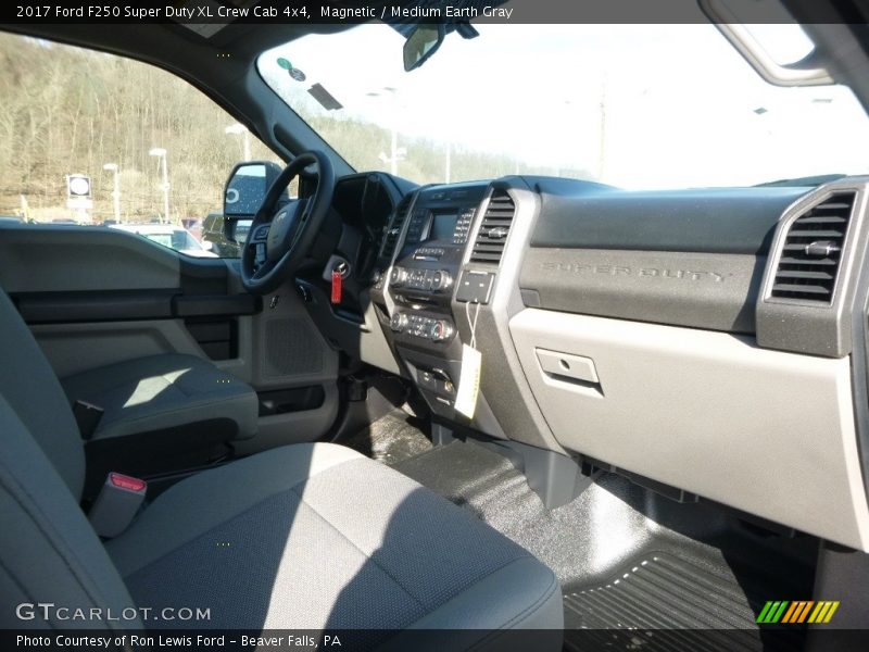 Magnetic / Medium Earth Gray 2017 Ford F250 Super Duty XL Crew Cab 4x4