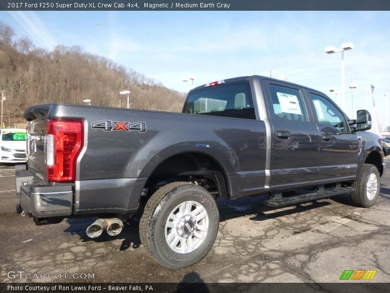 Magnetic / Medium Earth Gray 2017 Ford F250 Super Duty XL Crew Cab 4x4