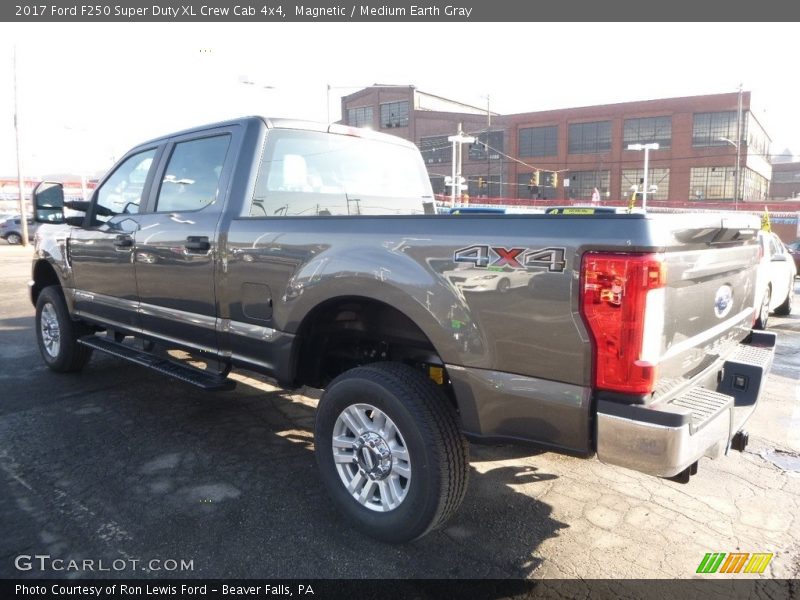 Magnetic / Medium Earth Gray 2017 Ford F250 Super Duty XL Crew Cab 4x4