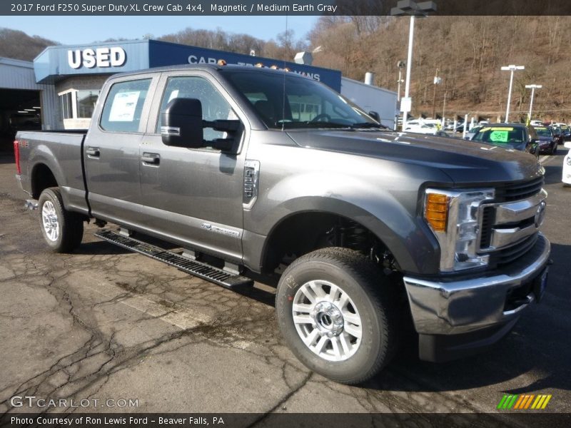 Magnetic / Medium Earth Gray 2017 Ford F250 Super Duty XL Crew Cab 4x4