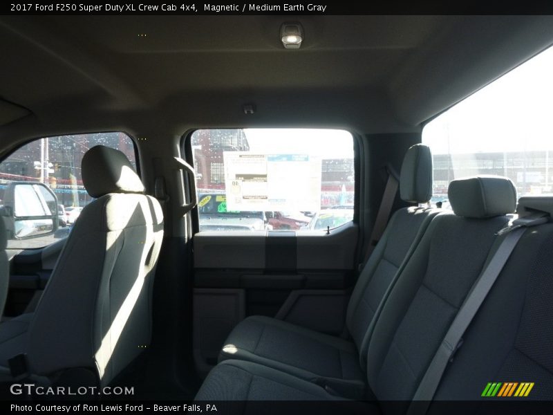 Magnetic / Medium Earth Gray 2017 Ford F250 Super Duty XL Crew Cab 4x4