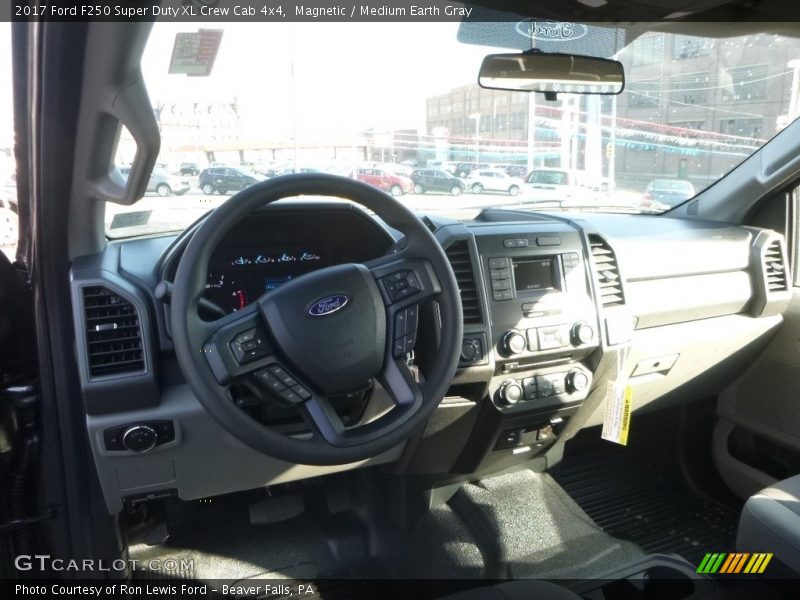 Magnetic / Medium Earth Gray 2017 Ford F250 Super Duty XL Crew Cab 4x4