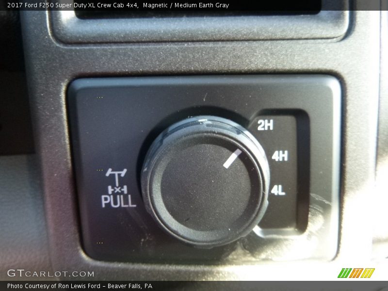 Magnetic / Medium Earth Gray 2017 Ford F250 Super Duty XL Crew Cab 4x4