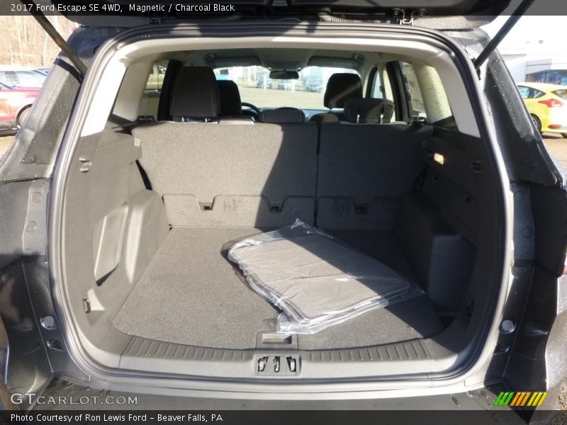 Magnetic / Charcoal Black 2017 Ford Escape SE 4WD