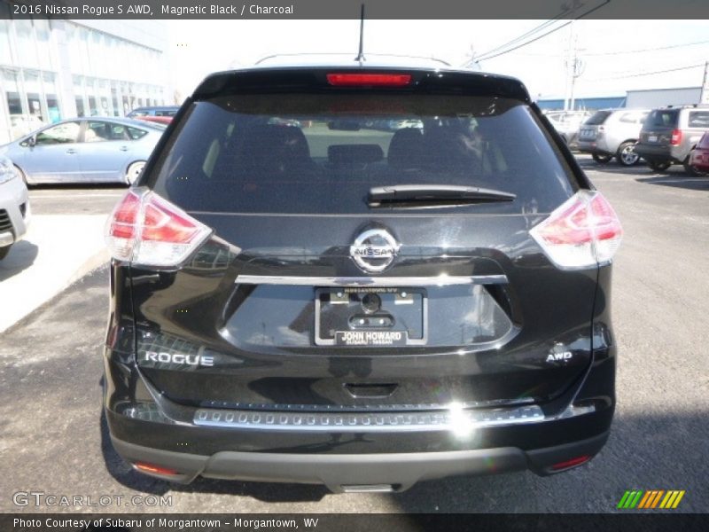 Magnetic Black / Charcoal 2016 Nissan Rogue S AWD