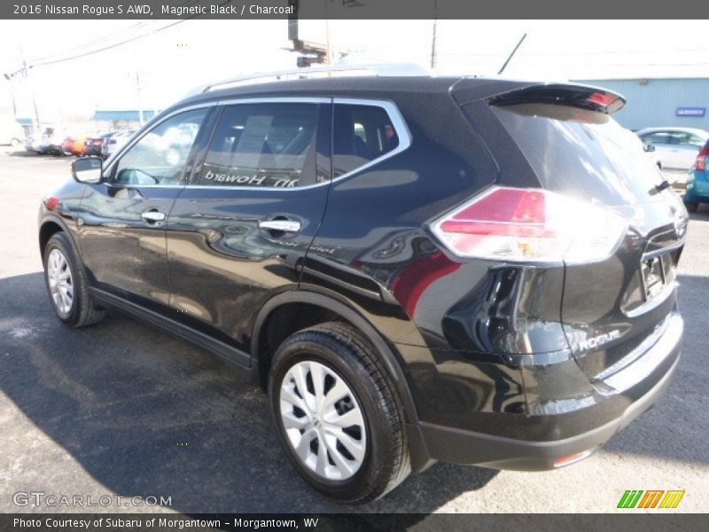 Magnetic Black / Charcoal 2016 Nissan Rogue S AWD