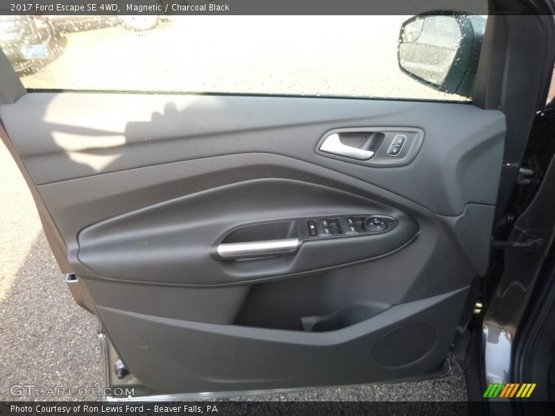 Magnetic / Charcoal Black 2017 Ford Escape SE 4WD