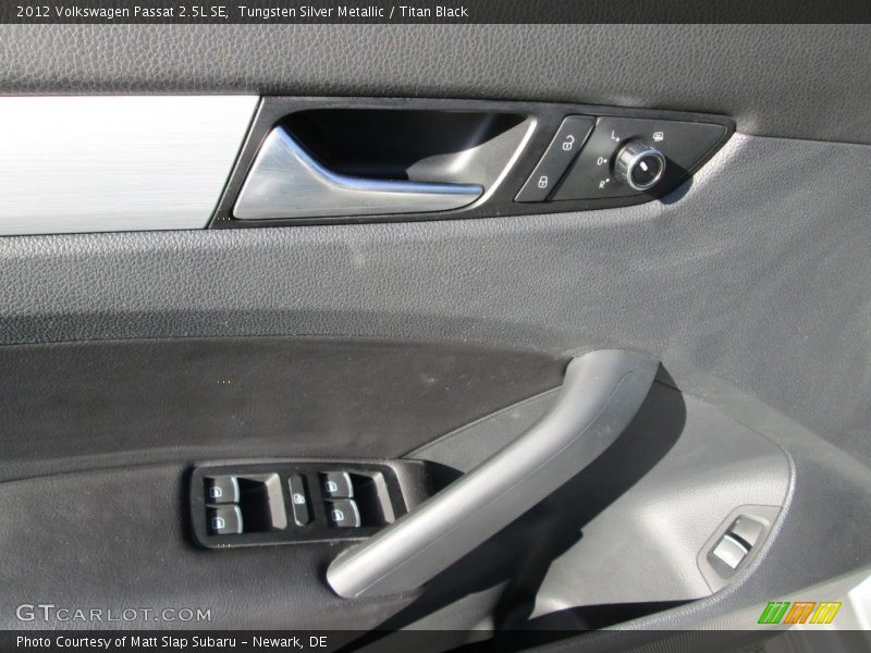 Tungsten Silver Metallic / Titan Black 2012 Volkswagen Passat 2.5L SE