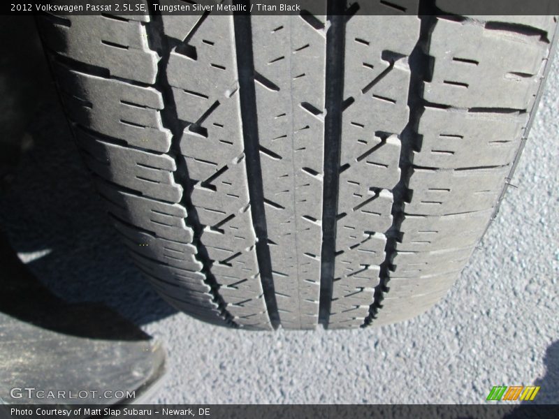 Tungsten Silver Metallic / Titan Black 2012 Volkswagen Passat 2.5L SE