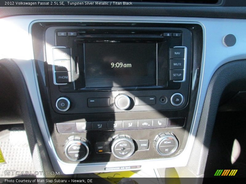 Tungsten Silver Metallic / Titan Black 2012 Volkswagen Passat 2.5L SE