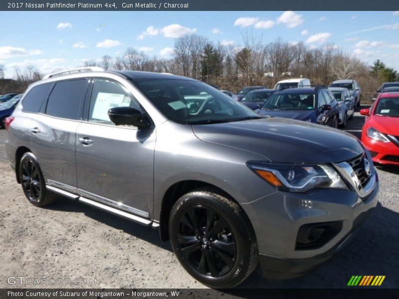 Front 3/4 View of 2017 Pathfinder Platinum 4x4
