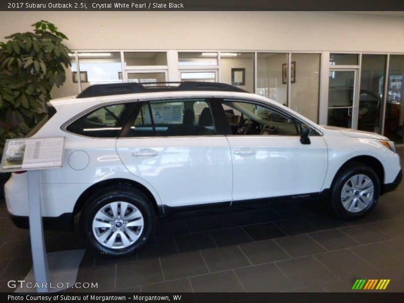 Crystal White Pearl / Slate Black 2017 Subaru Outback 2.5i