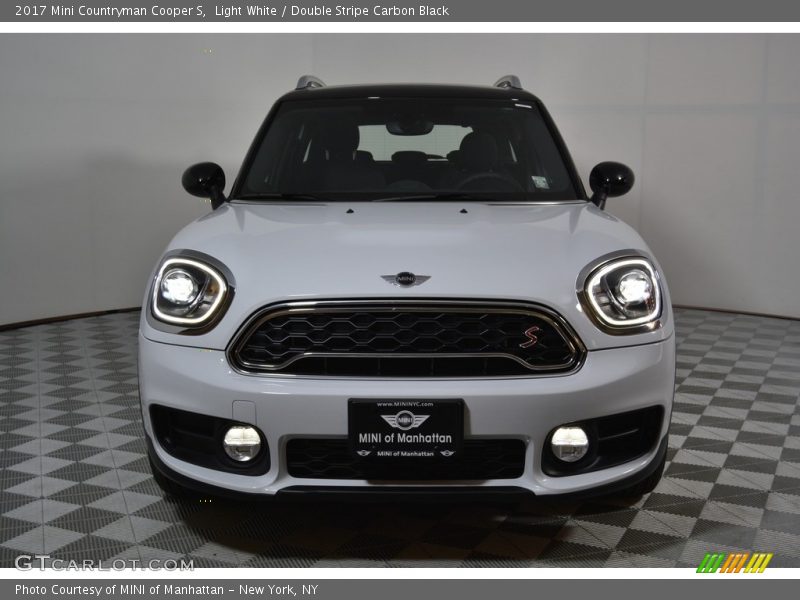 Light White / Double Stripe Carbon Black 2017 Mini Countryman Cooper S
