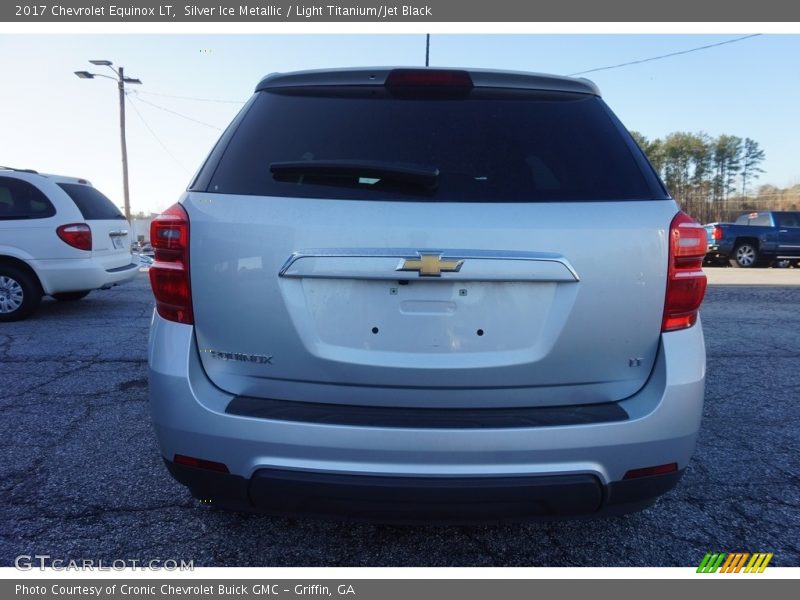 Silver Ice Metallic / Light Titanium/Jet Black 2017 Chevrolet Equinox LT