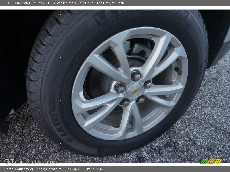 Silver Ice Metallic / Light Titanium/Jet Black 2017 Chevrolet Equinox LT