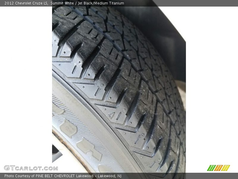 Summit White / Jet Black/Medium Titanium 2012 Chevrolet Cruze LS