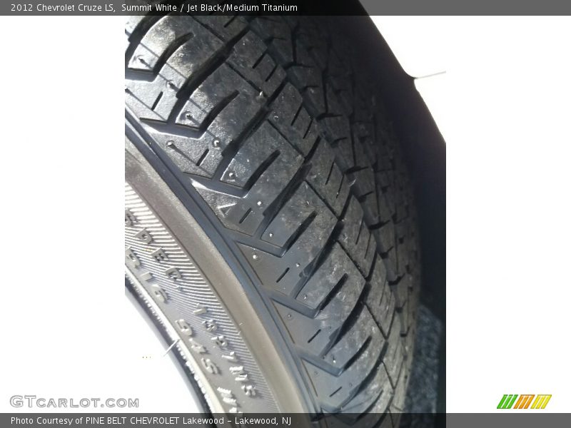 Summit White / Jet Black/Medium Titanium 2012 Chevrolet Cruze LS