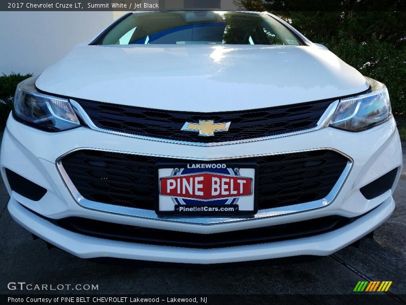 Summit White / Jet Black 2017 Chevrolet Cruze LT