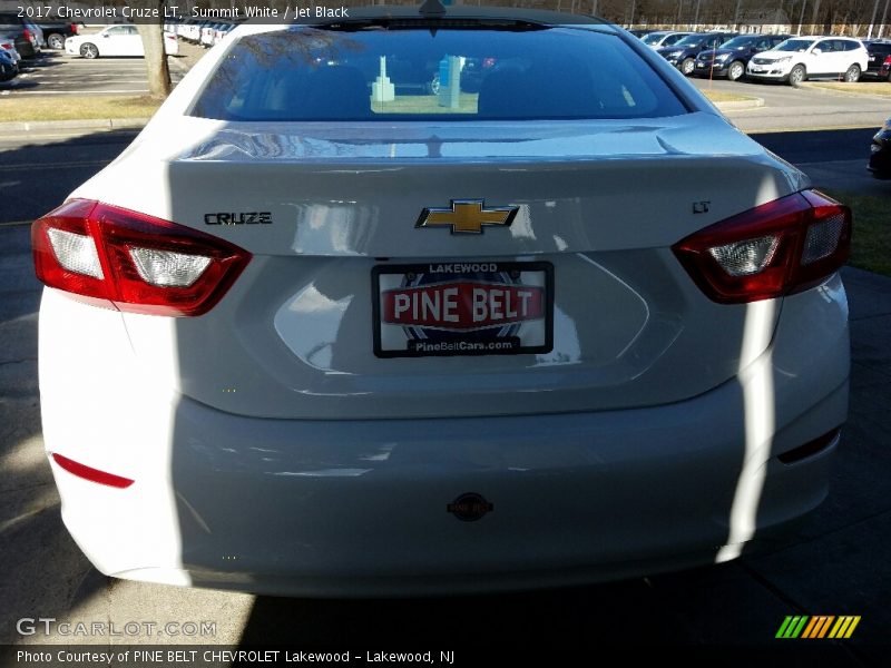 Summit White / Jet Black 2017 Chevrolet Cruze LT