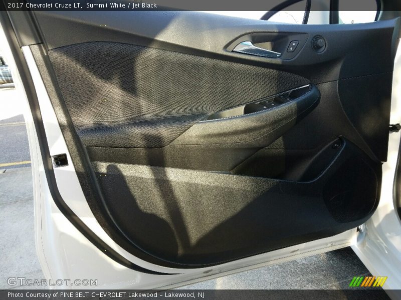 Summit White / Jet Black 2017 Chevrolet Cruze LT