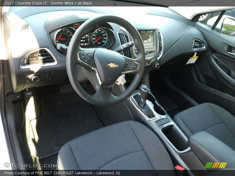 Summit White / Jet Black 2017 Chevrolet Cruze LT